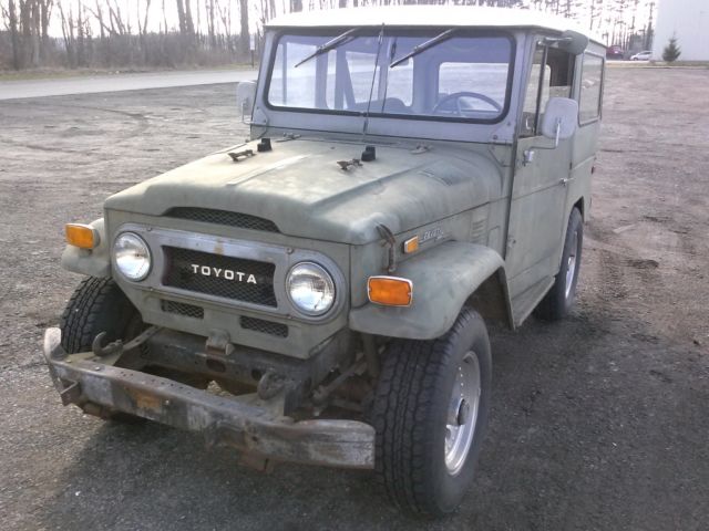 1972 Silver Toyota Land Cruiser SUV