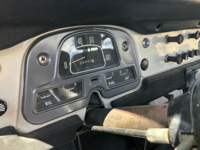 1972 White Toyota FJ Cruiser SUV