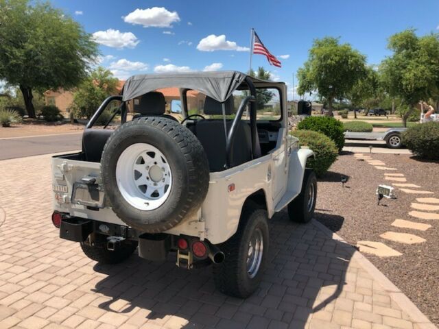 1972 White Toyota FJ Cruiser SUV