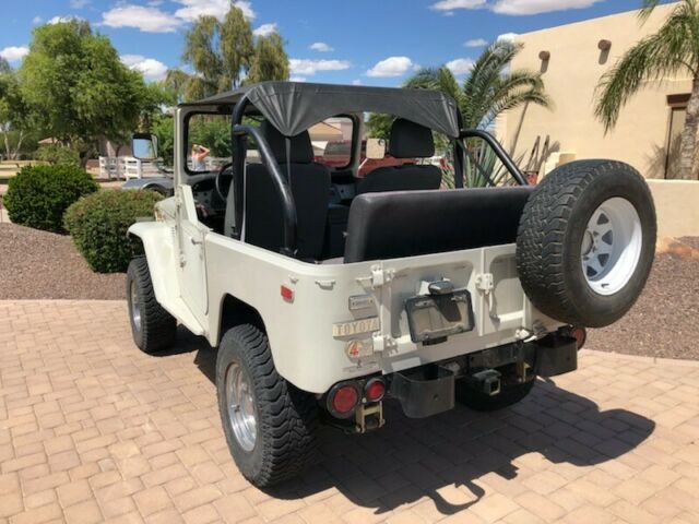 1972 White Toyota FJ Cruiser SUV