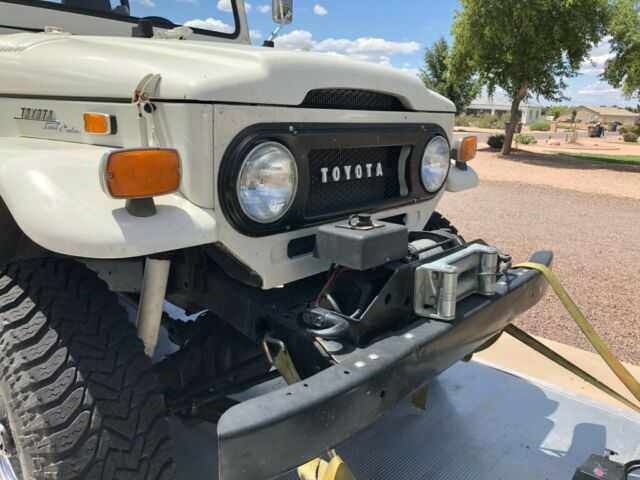 1972 White Toyota FJ Cruiser SUV