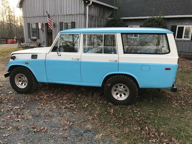 1972 Blue Toyota FJ Cruiser SUV