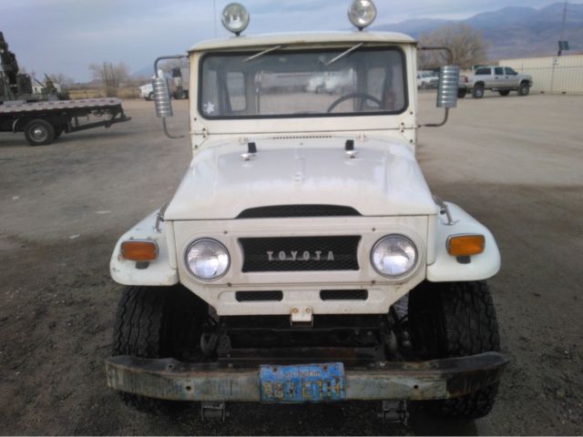 1972 White Toyota Land Cruiser SUV