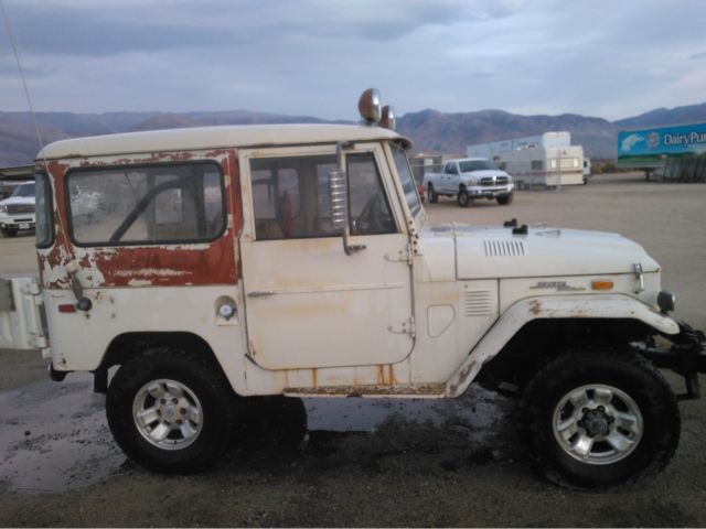 1972 White Toyota Land Cruiser SUV