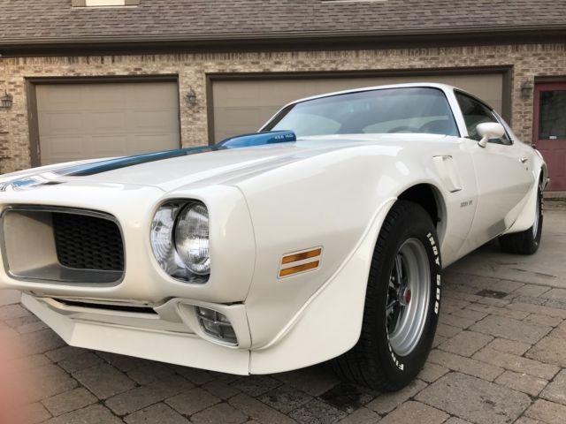 1972 White Pontiac Trans Am Coupe