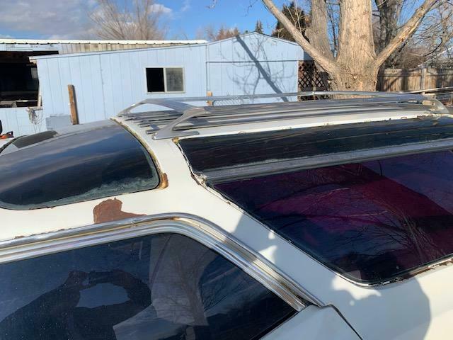 1972 White Oldsmobile Custom Cruiser