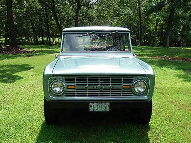 1973 Blue Ford Bronco SUV