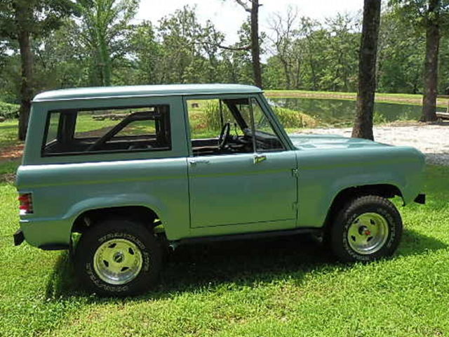 1973 Blue Ford Bronco SUV