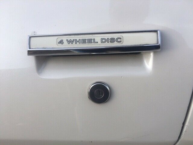 1973 Escalade White Chevrolet Camaro Coupe