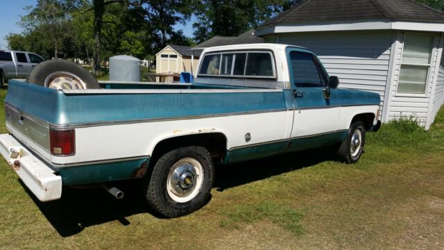 1973 Blue Chevrolet Cheyenne Truck