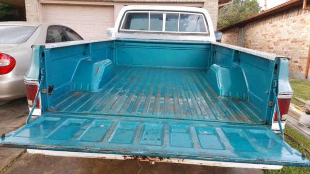 1973 Blue Chevrolet Cheyenne Truck