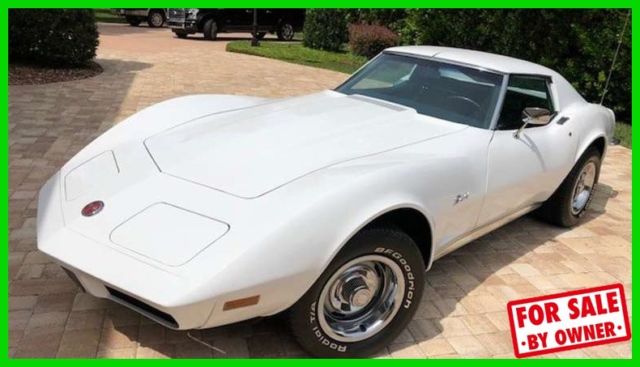1973 White Chevrolet Corvette Coupe