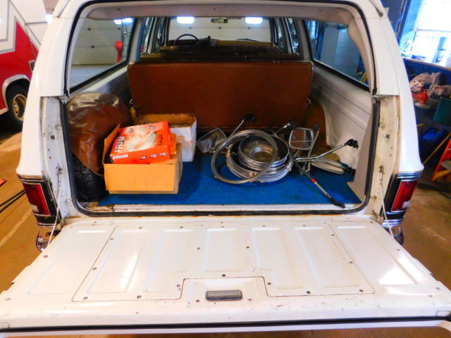 1973 White Chevrolet Suburban Suburban