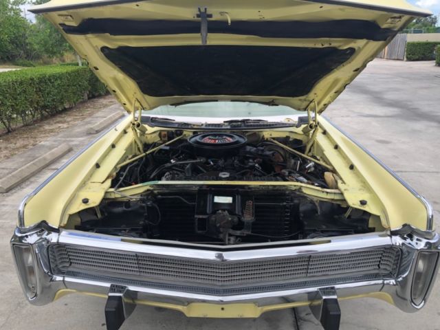 1973 Yellow Chrysler Imperial 4 door