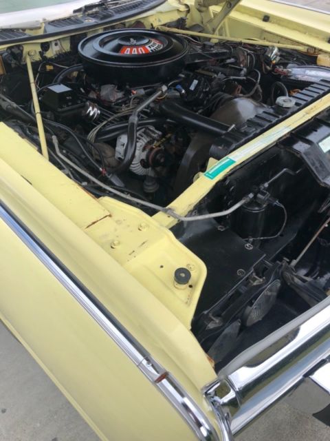 1973 Yellow Chrysler Imperial 4 door