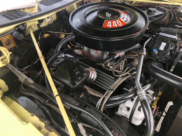 1973 Yellow Chrysler Imperial 4 door