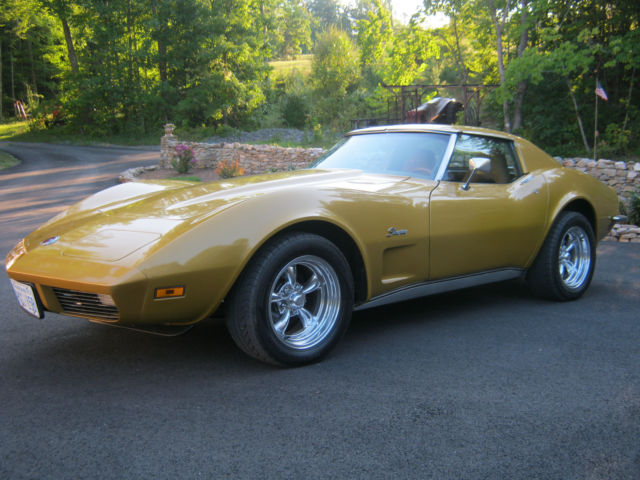 1973 Metalic Gold Chevrolet Corvette Coupe