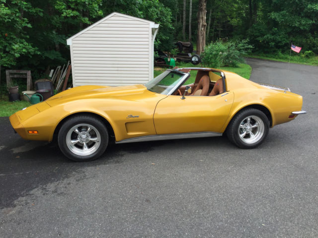 1973 Metalic Gold Chevrolet Corvette Coupe