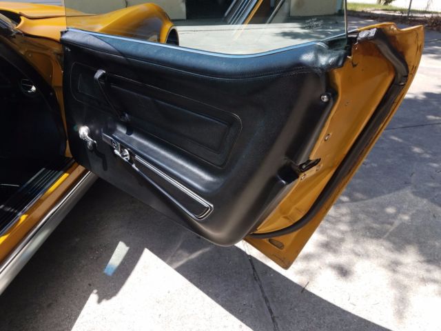 1973 Gold Chevrolet Corvette Coupe