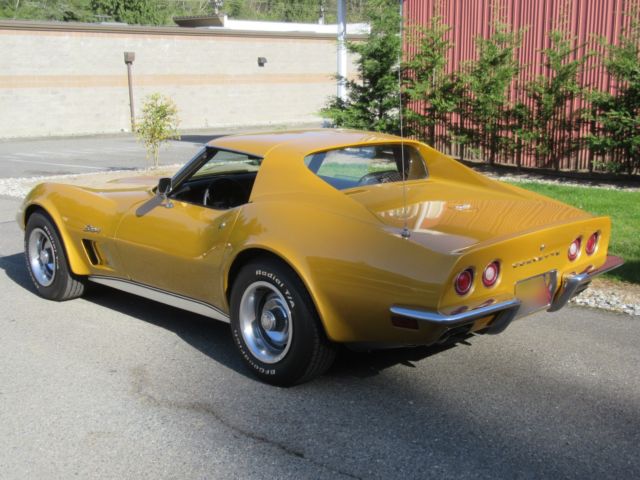 1973 Yellow Chevrolet Corvette Coupe
