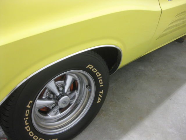 1973 yello Dodge Challenger Coupe
