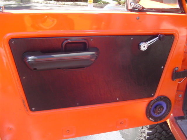 19730000 Orange Ford Bronco