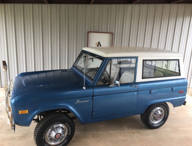 1973 BLUE & WHITE Ford Bronco
