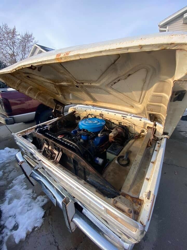 1973 White Ford F-250