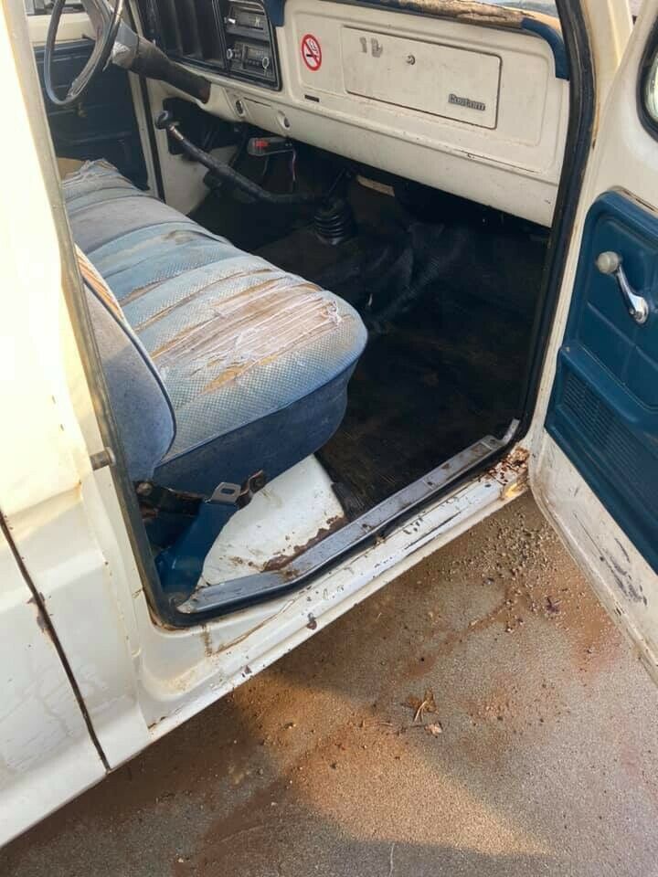 1973 White Ford F-250