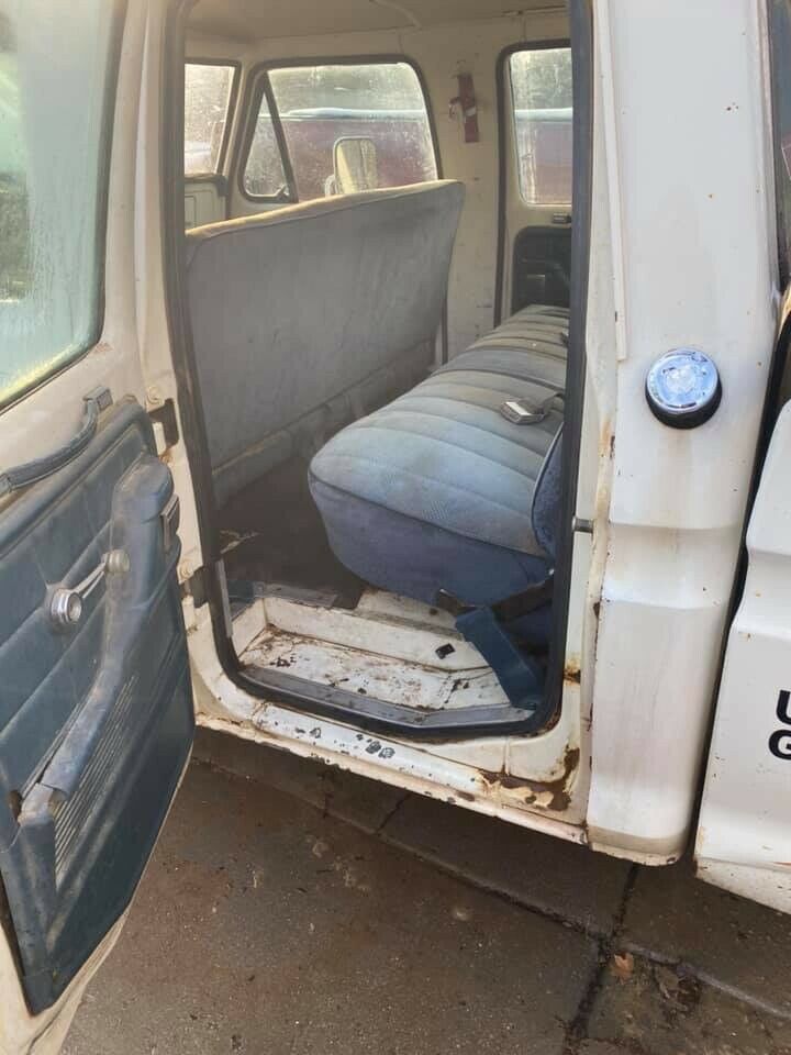 1973 White Ford F-250