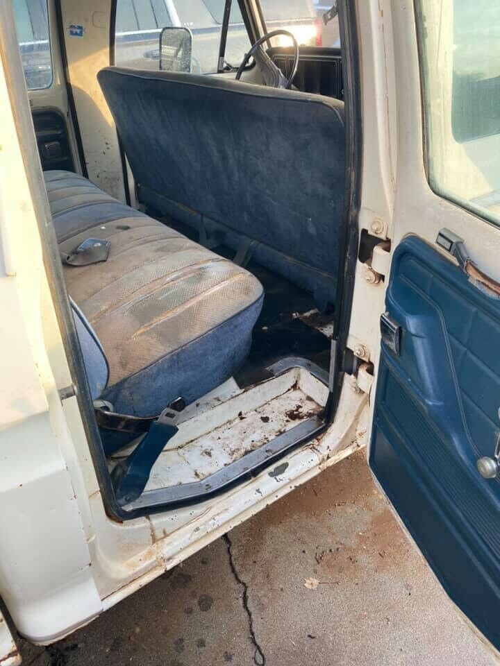 1973 White Ford F-250