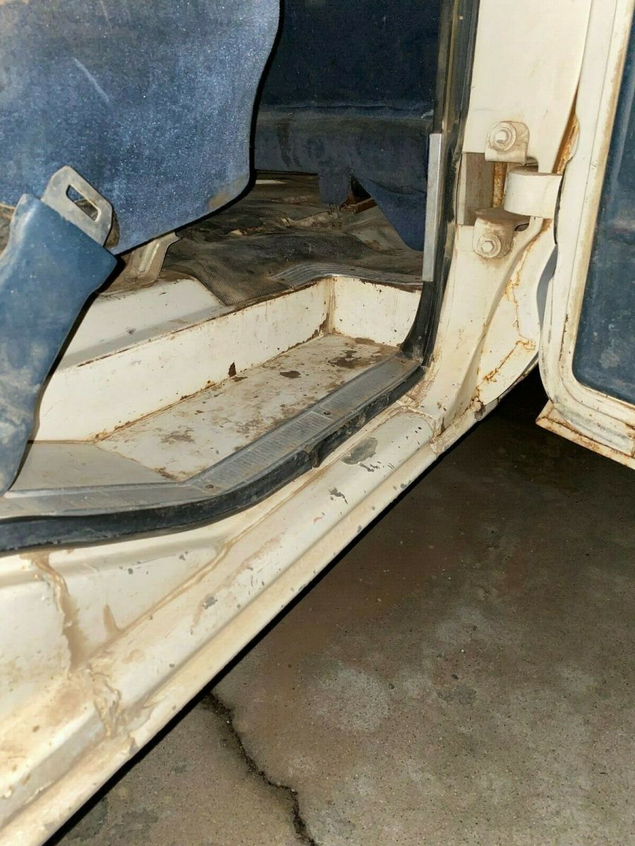 1973 White Ford F-250