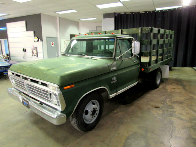 1973 Green Ford F-350 Flatbed Truck