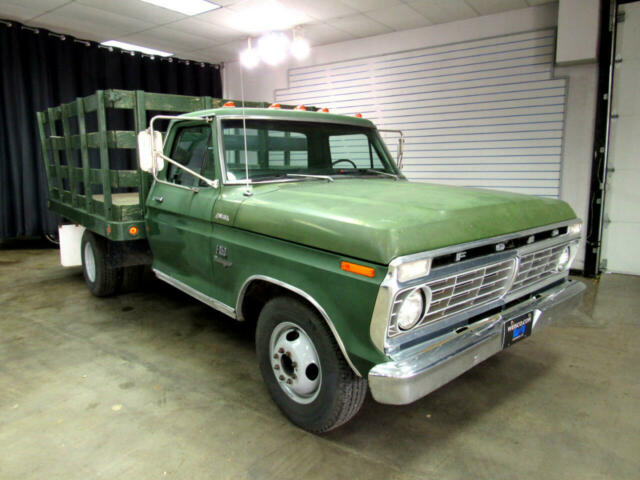 1973 Green Ford F-350 Flatbed Truck