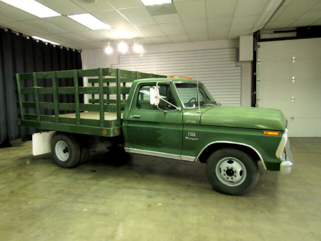 1973 Green Ford F-350 Flatbed Truck