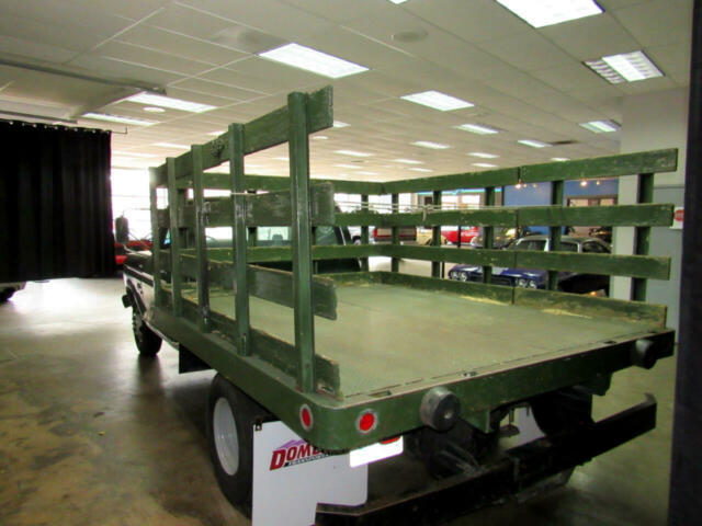 1973 Green Ford F-350 Flatbed Truck
