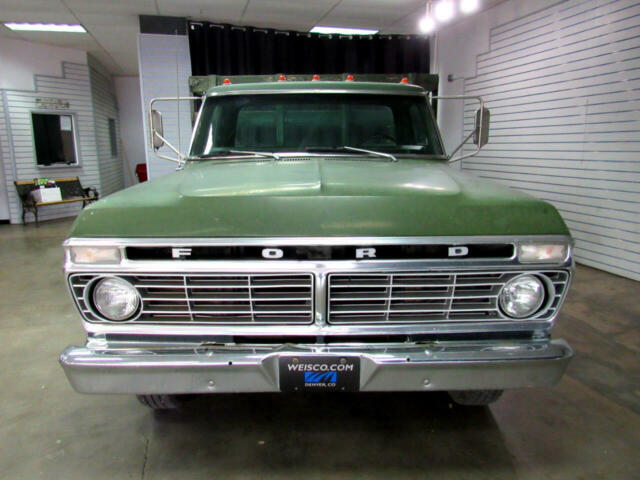 1973 Green Ford F-350 Flatbed Truck