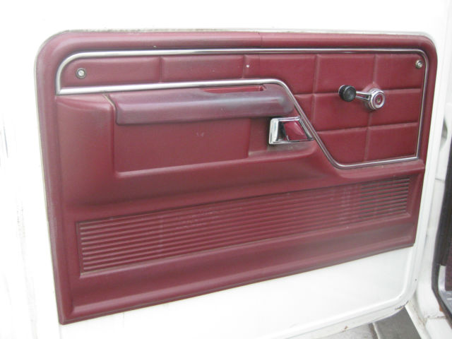 1973 White Ford F-100 Standard Cab Pickup