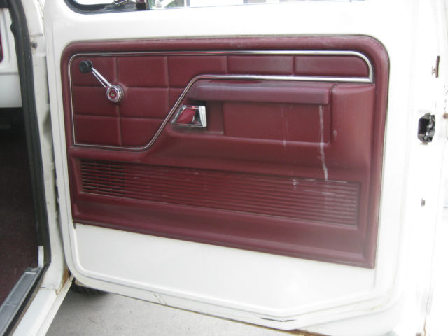 1973 White Ford F-100 Standard Cab Pickup