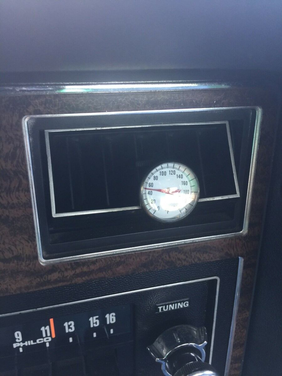 1973 White Ford LTD Sedan