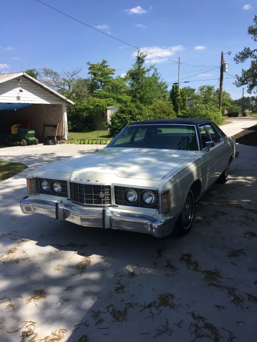 1973 White Ford LTD Sedan