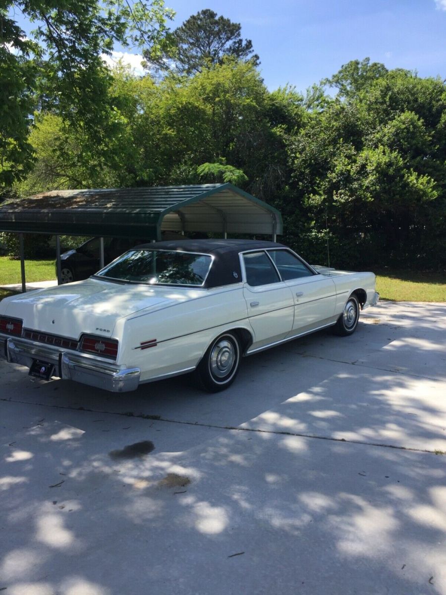1973 White Ford LTD Sedan