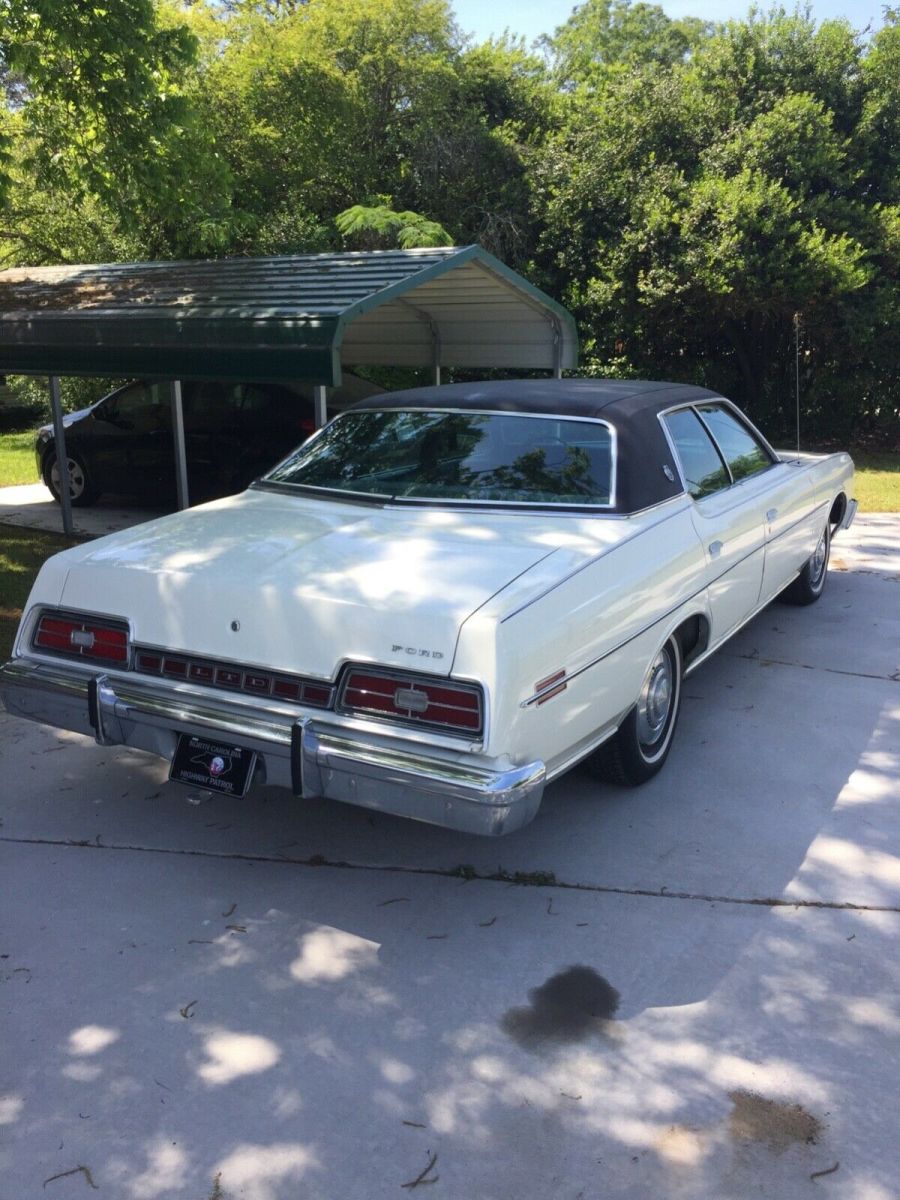 1973 White Ford LTD Sedan