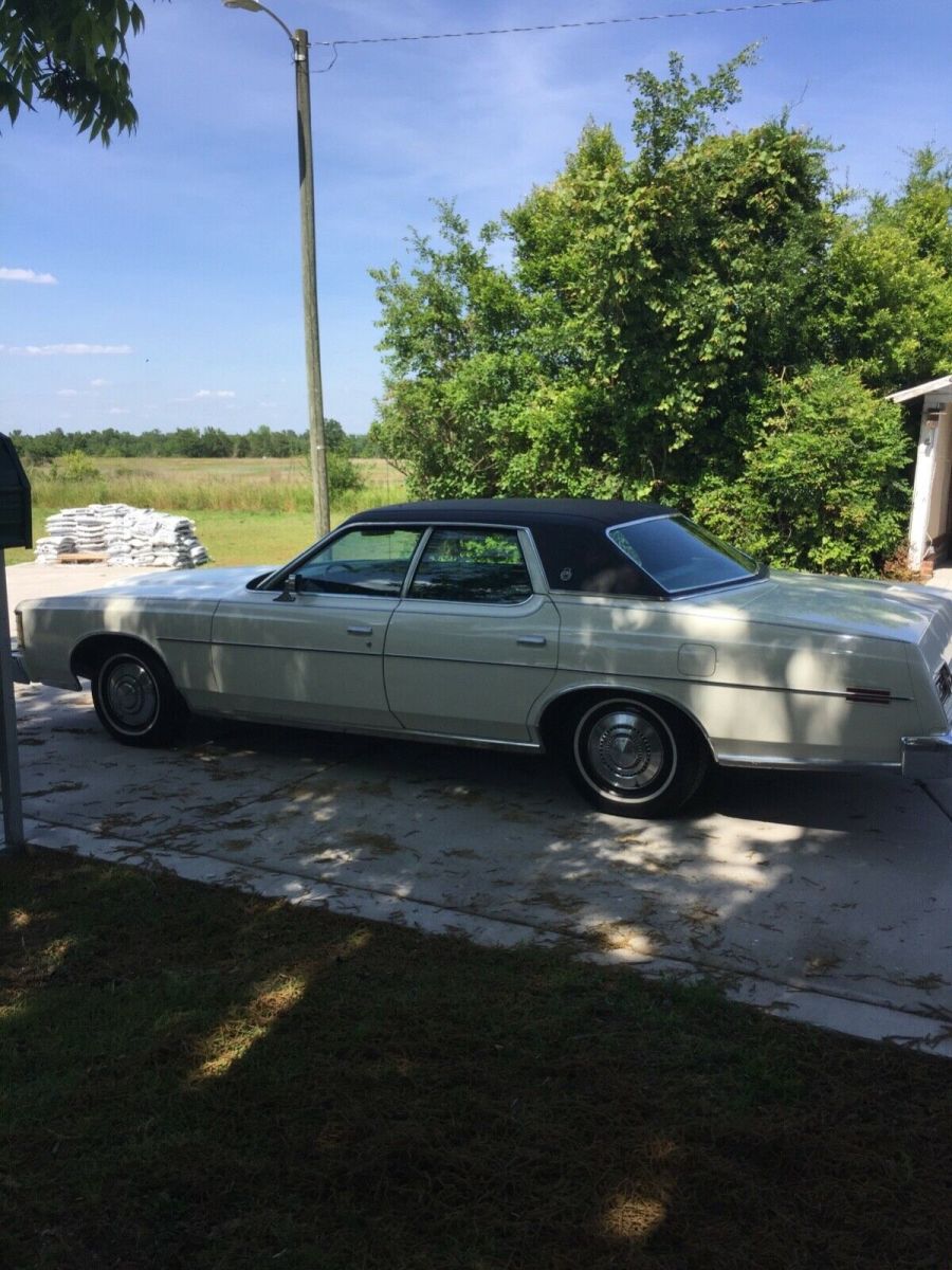 1973 White Ford LTD Sedan