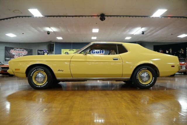 1973 Yellow Ford Mustang --
