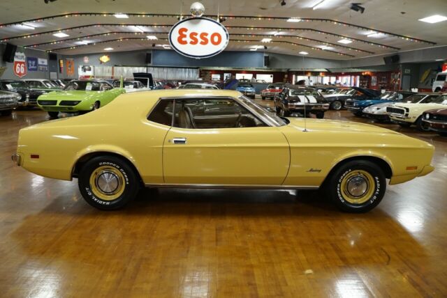 1973 Yellow Ford Mustang --