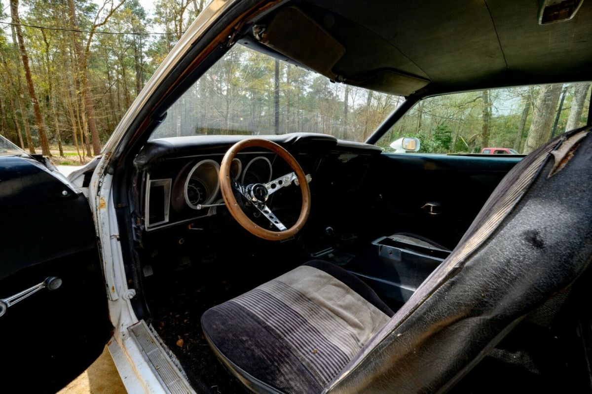 1973 White Ford Mustang Fastback