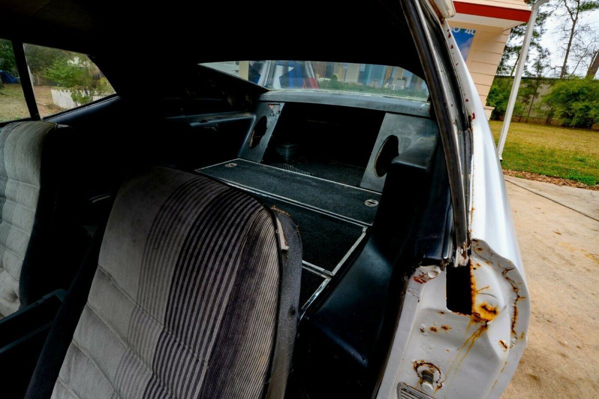 1973 White Ford Mustang Fastback