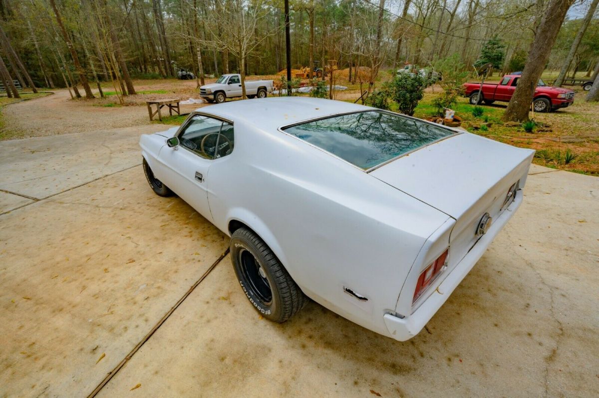 1973 White Ford Mustang Fastback