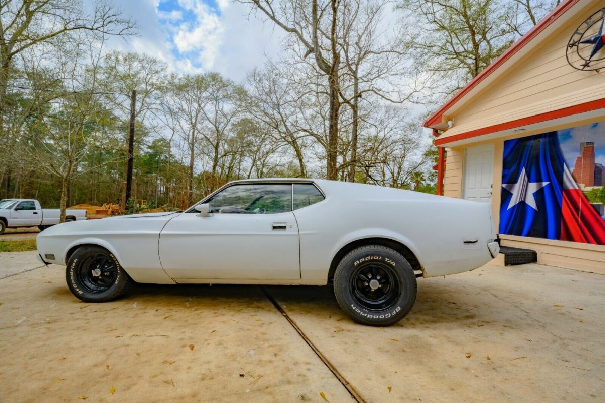 1973 White Ford Mustang Fastback